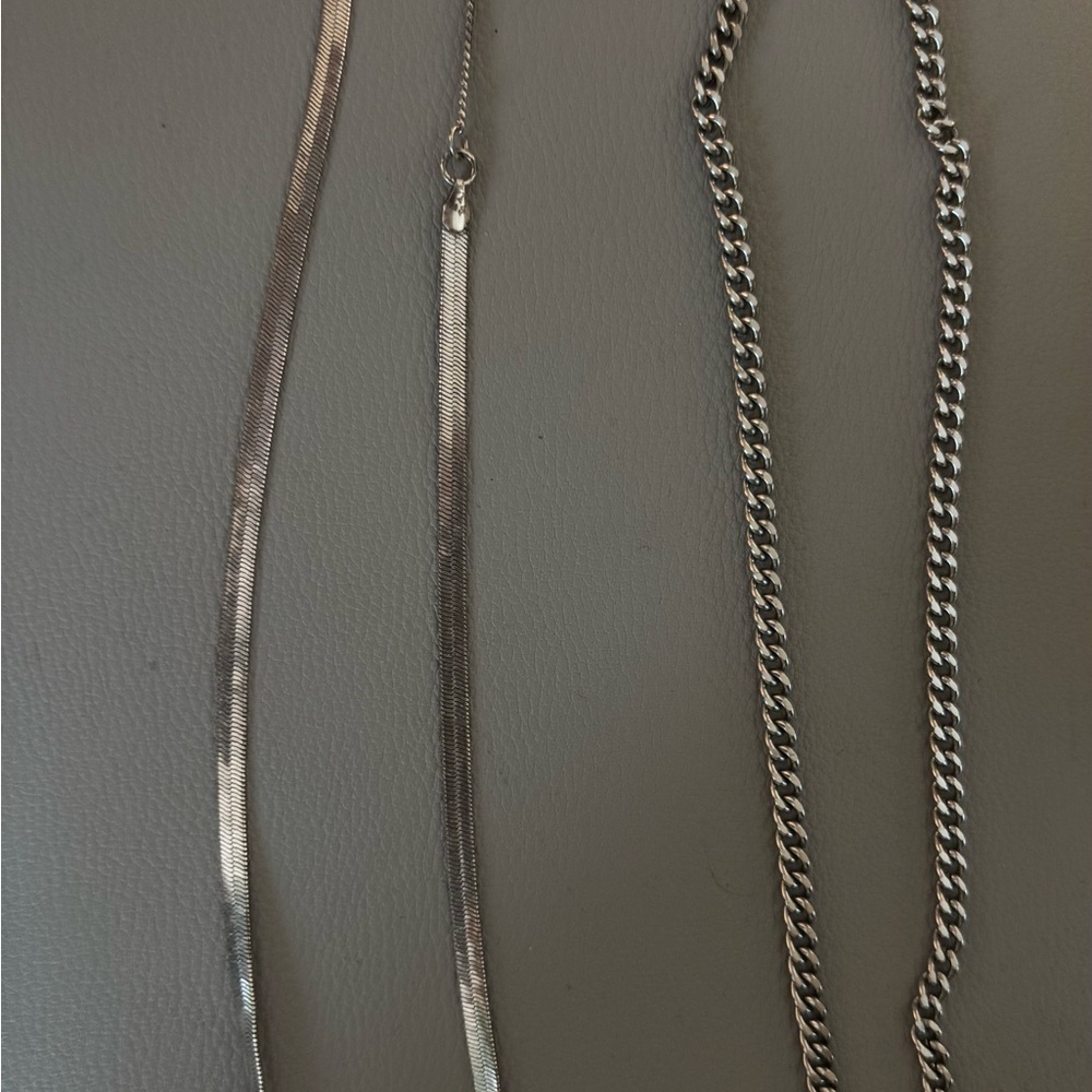 Lot of 2 Silver Chain Necklaces